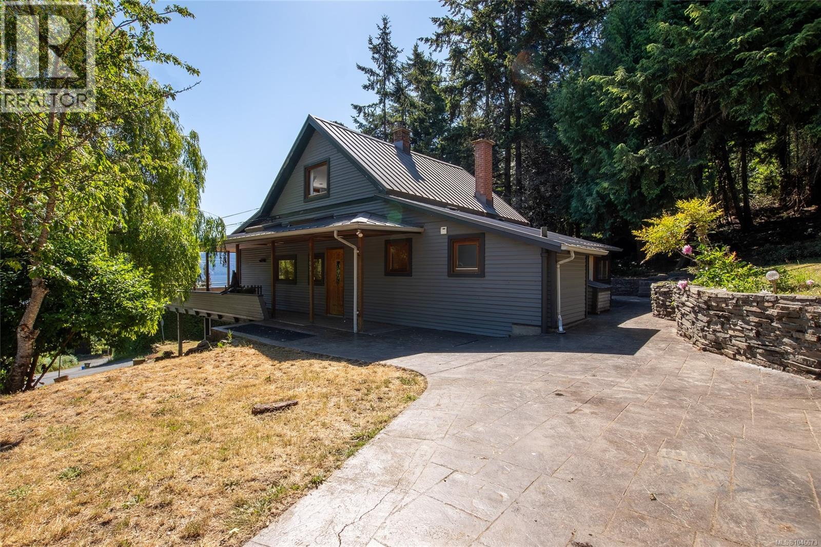 1038 Redcap St Property Photo 16