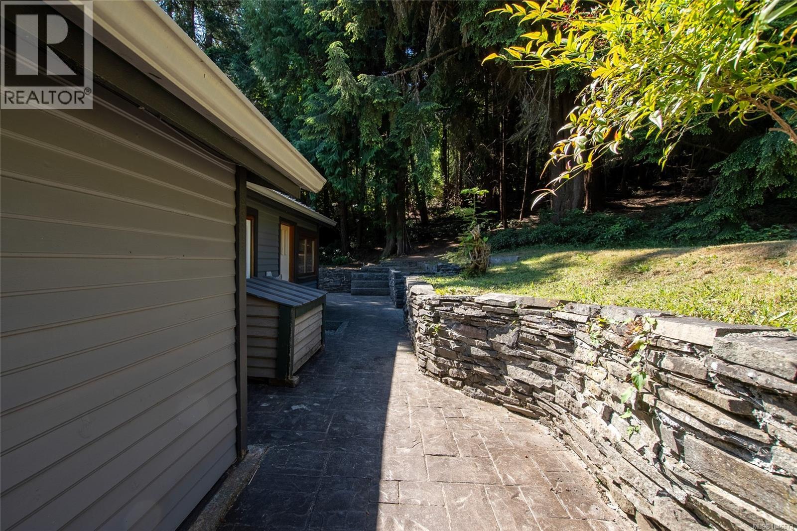 1038 Redcap St Property Photo 18