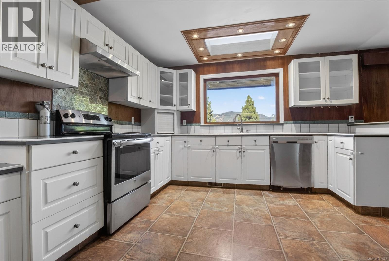1038 Redcap St Property Photo 23