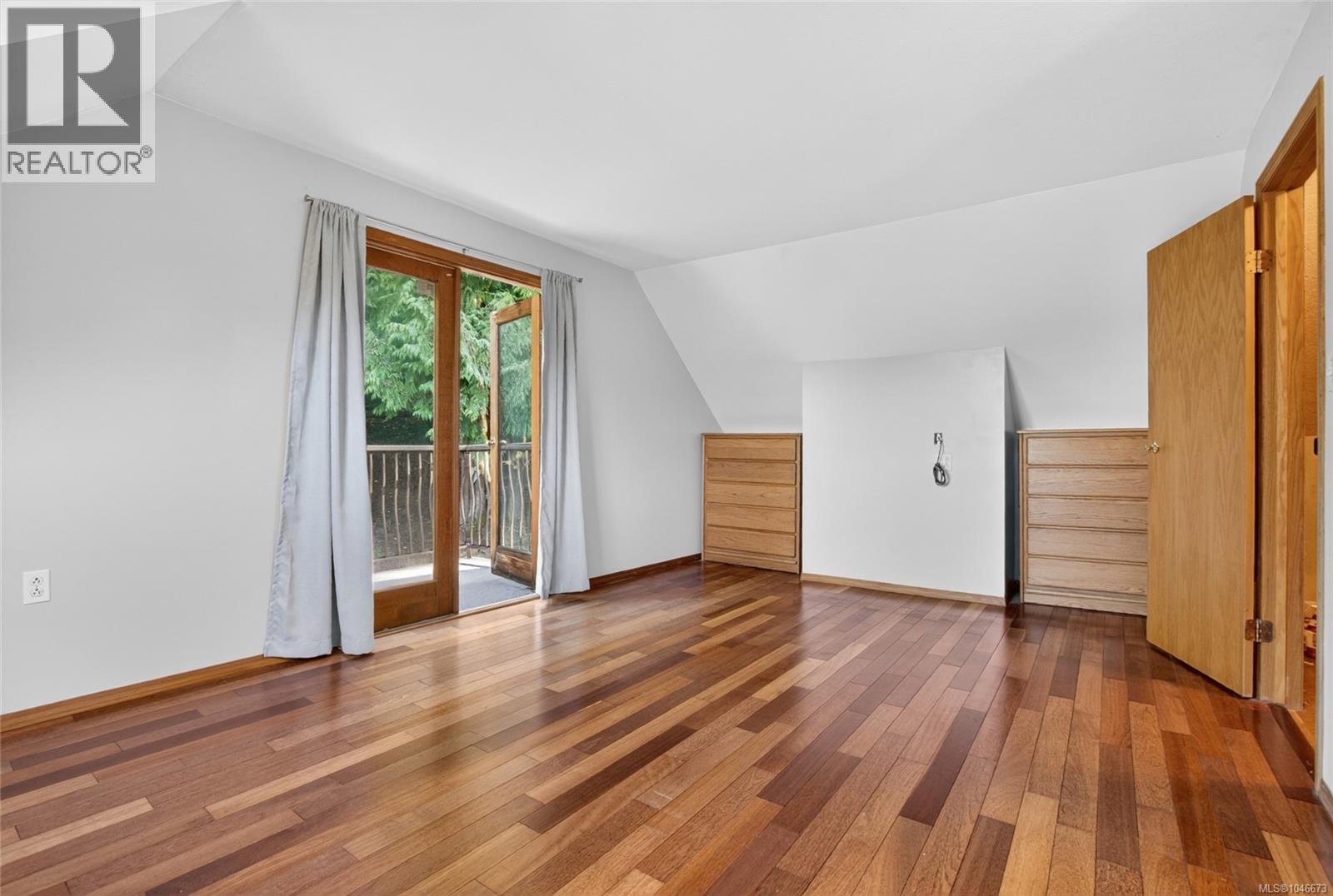 1038 Redcap St Property Photo 32