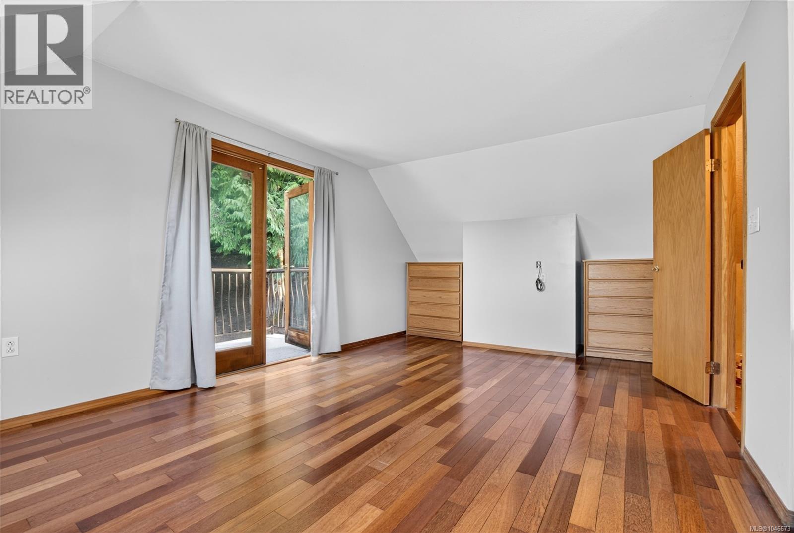 1038 Redcap St Property Photo 34