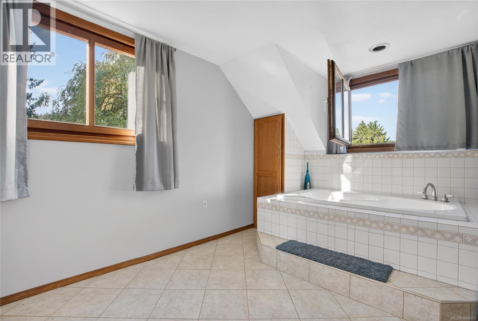 1038 Redcap St Property Photo 35