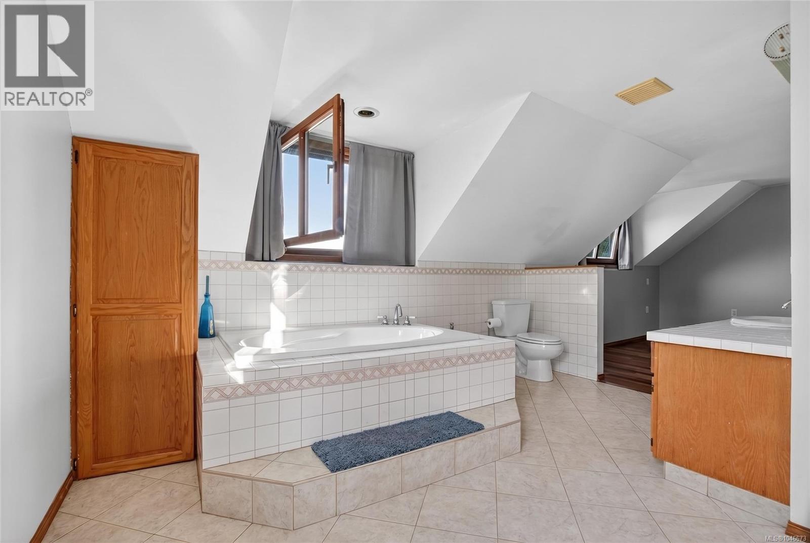 1038 Redcap St Property Photo 36