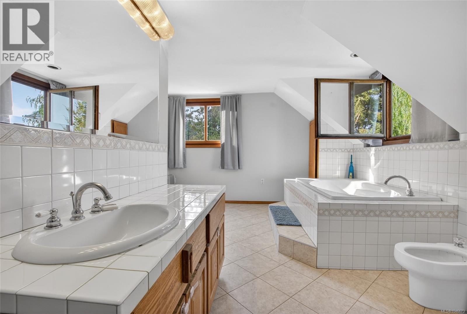 1038 Redcap St Property Photo 37