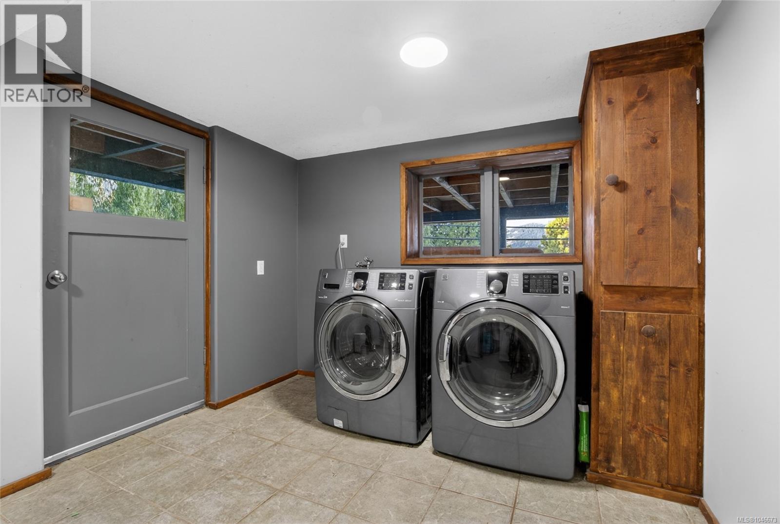 1038 Redcap St Property Photo 49