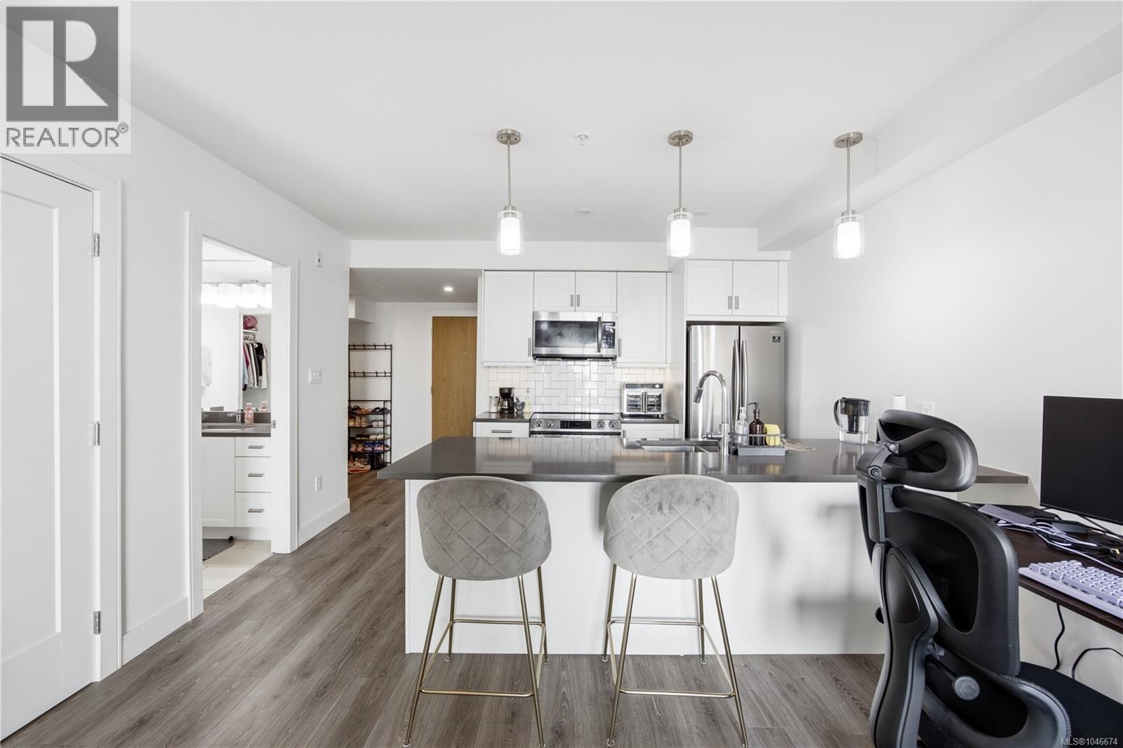 503 119 Haliburton St Property Photo 10
