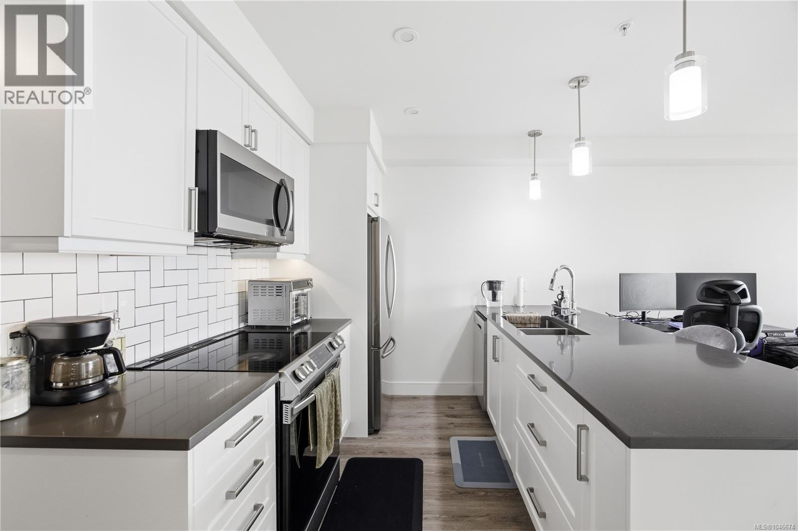 503 119 Haliburton St Property Photo 17