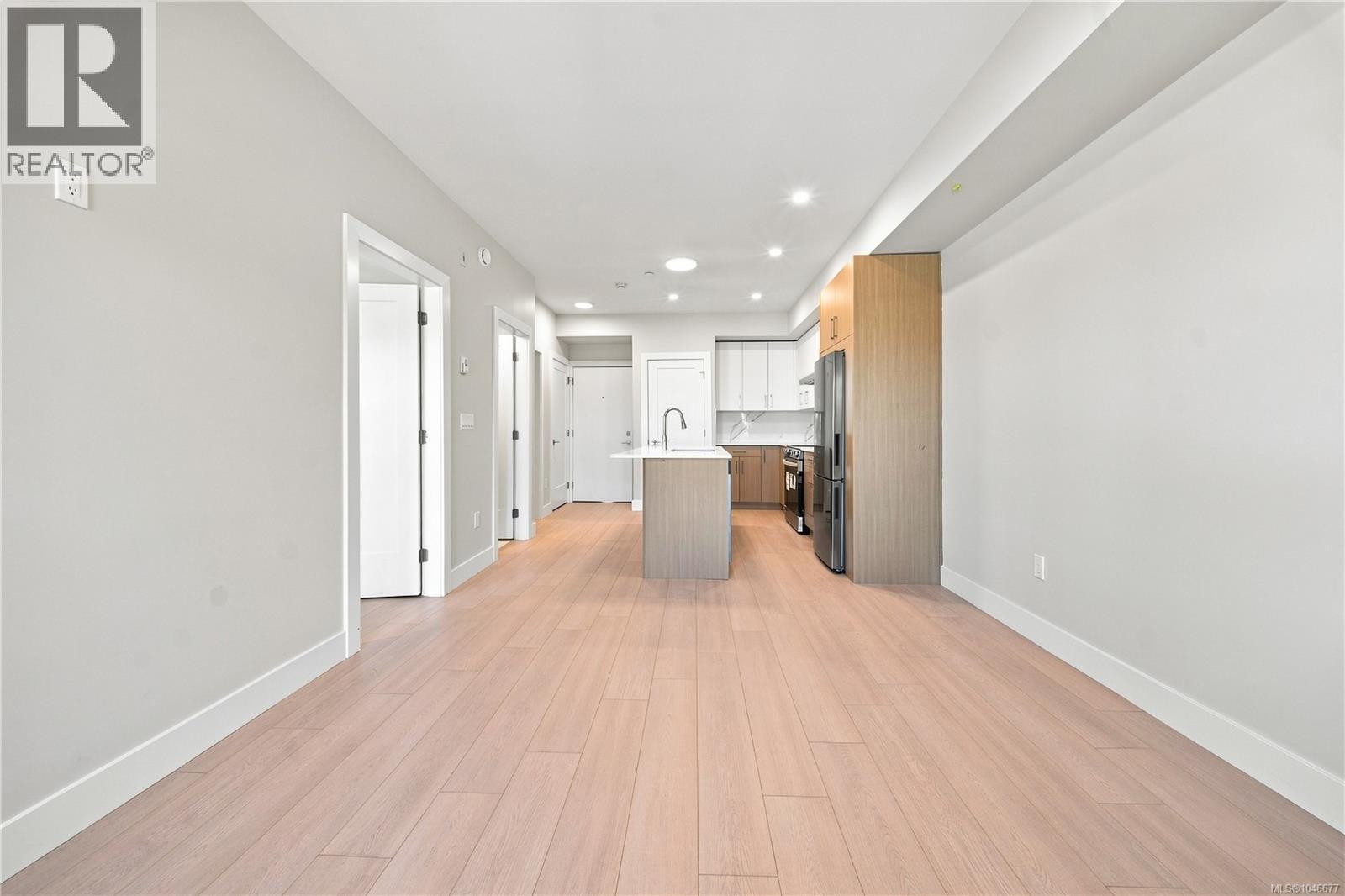 201 171 Jensen Ave W Property Photo 2