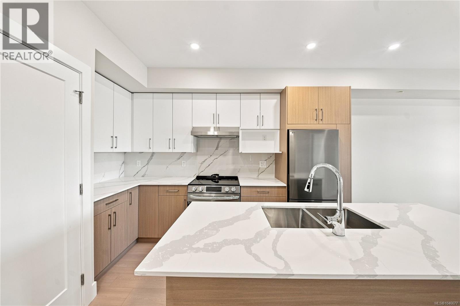 201 171 Jensen Ave W Property Photo 6