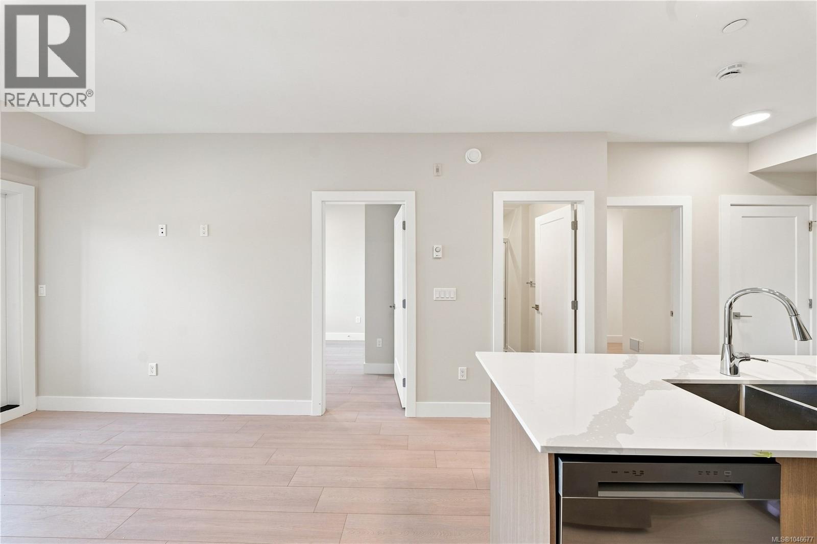 201 171 Jensen Ave W Property Photo 8