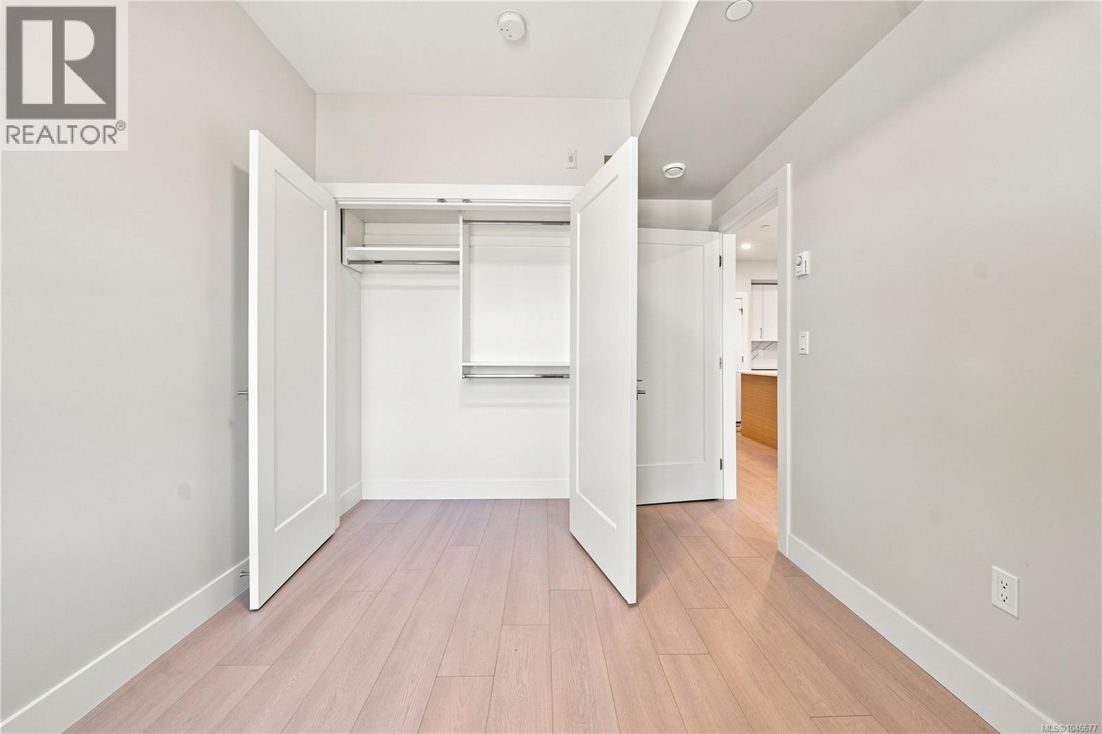 201 171 Jensen Ave W Property Photo 10