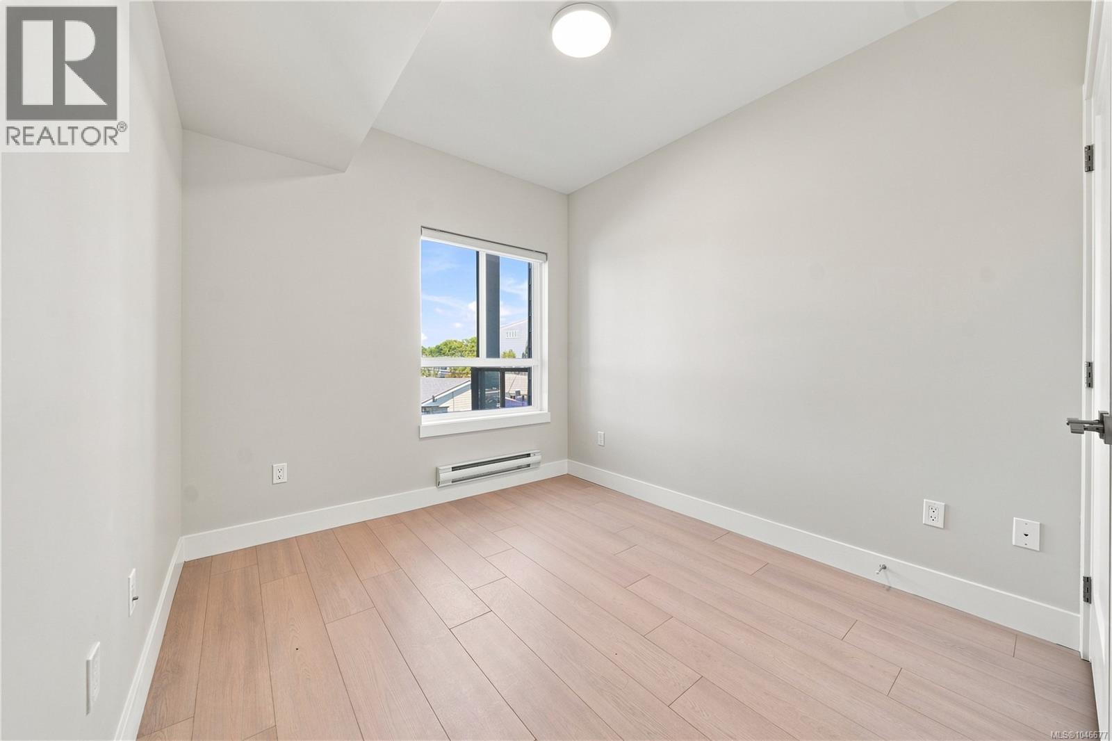 201 171 Jensen Ave W Property Photo 11