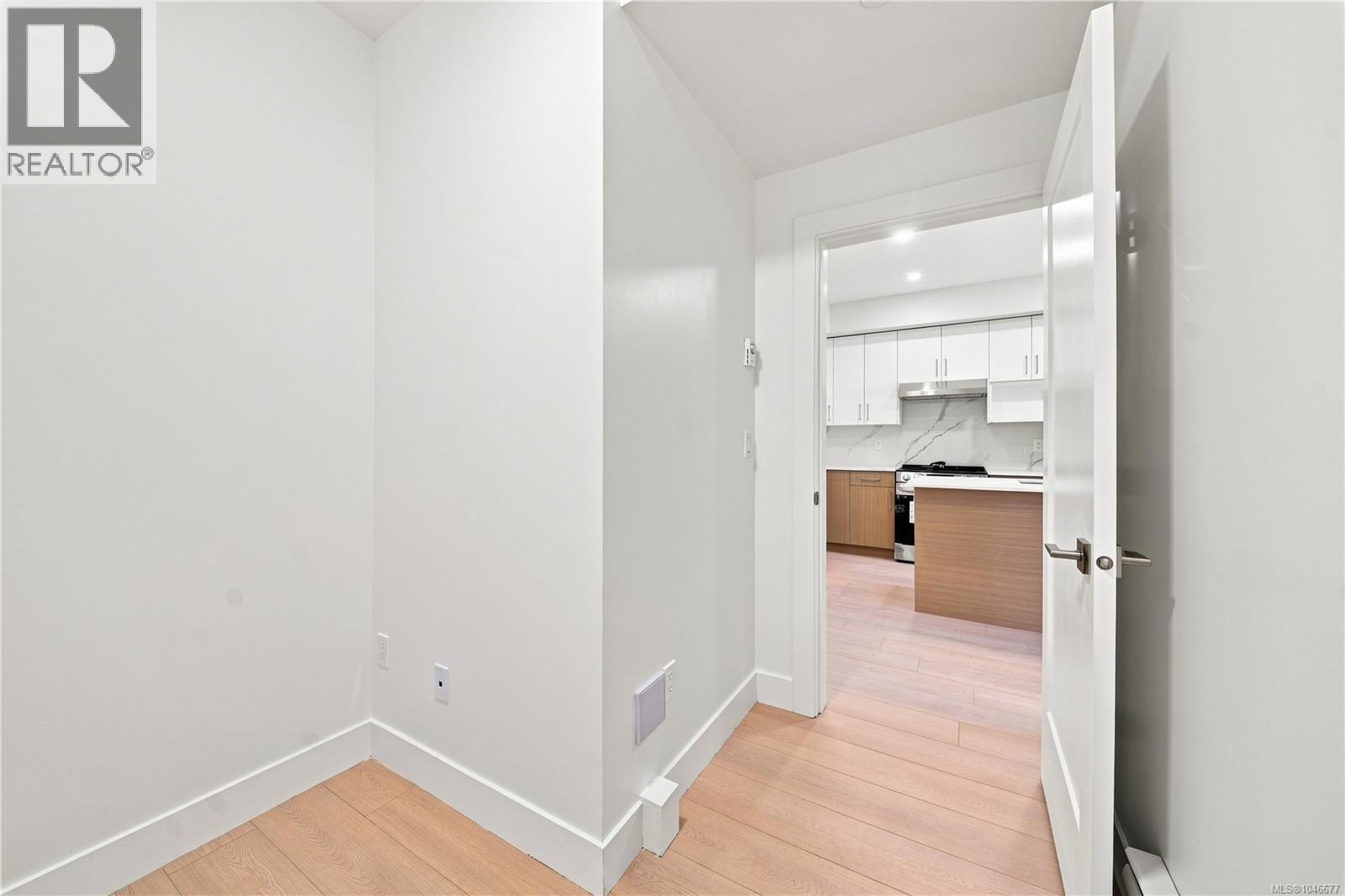 201 171 Jensen Ave W Property Photo 15