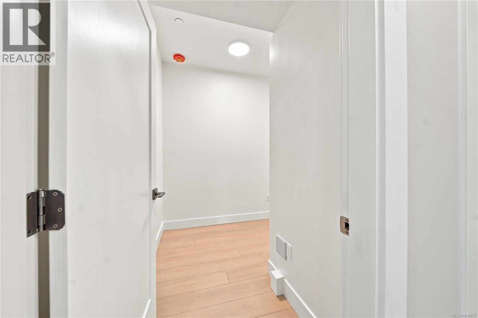 201 171 Jensen Ave W Property Photo 16