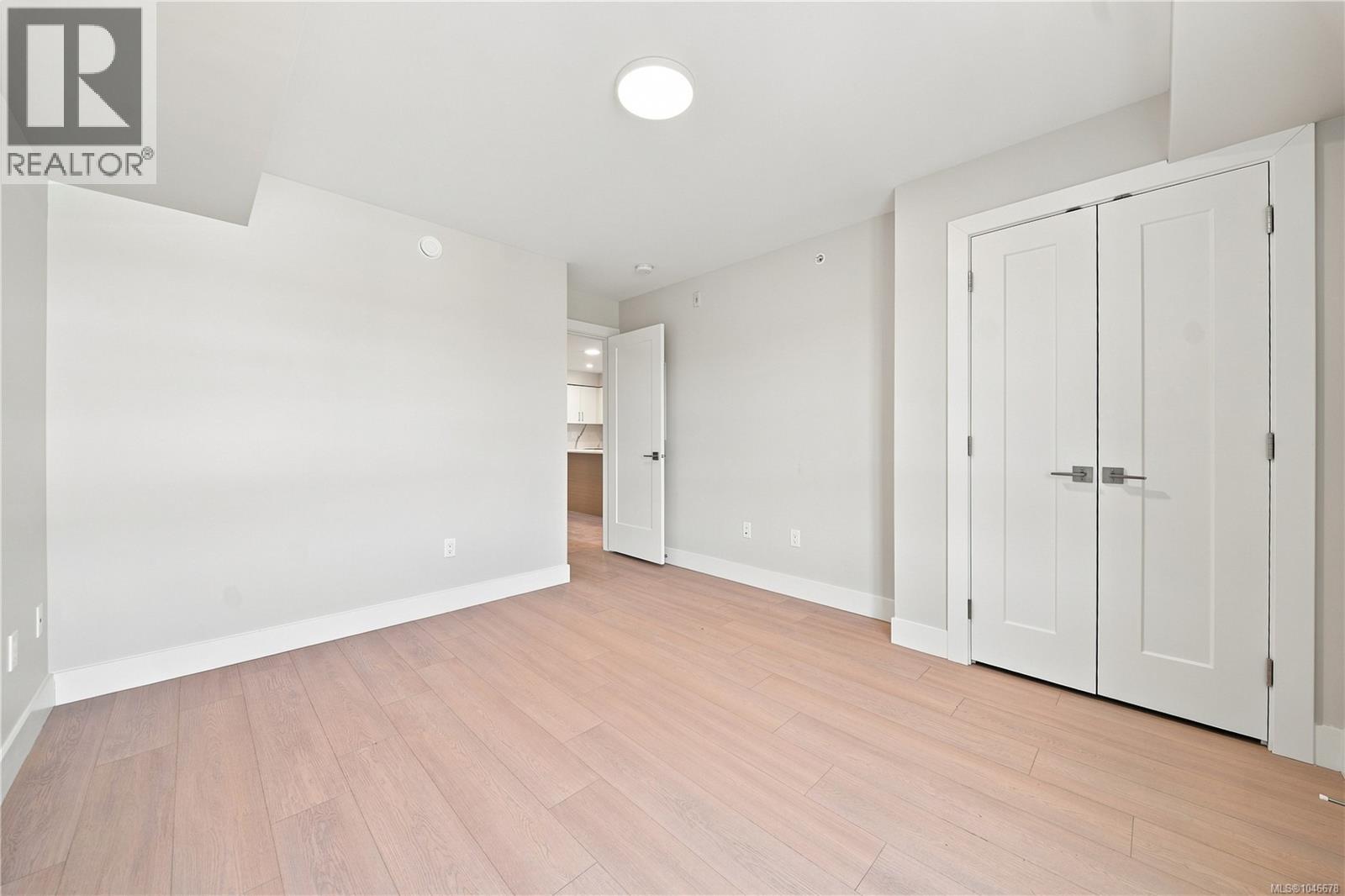 309 171 Jensen Ave W Property Photo 15