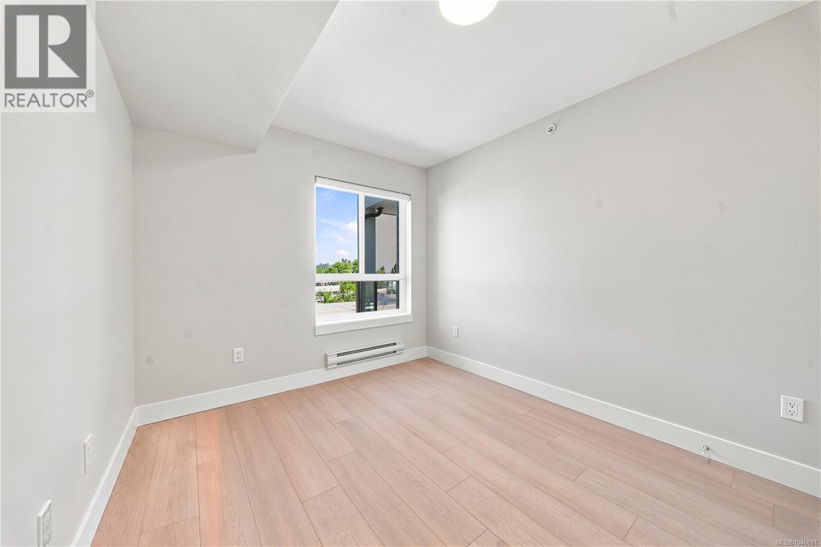 301 171 Jensen Ave W Property Photo 13