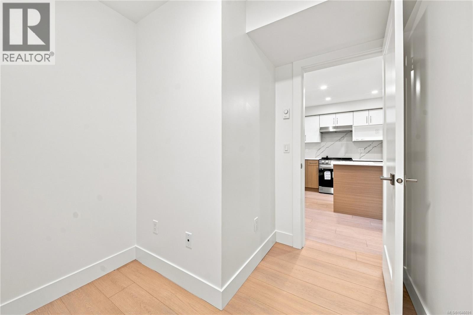 301 171 Jensen Ave W Property Photo 15