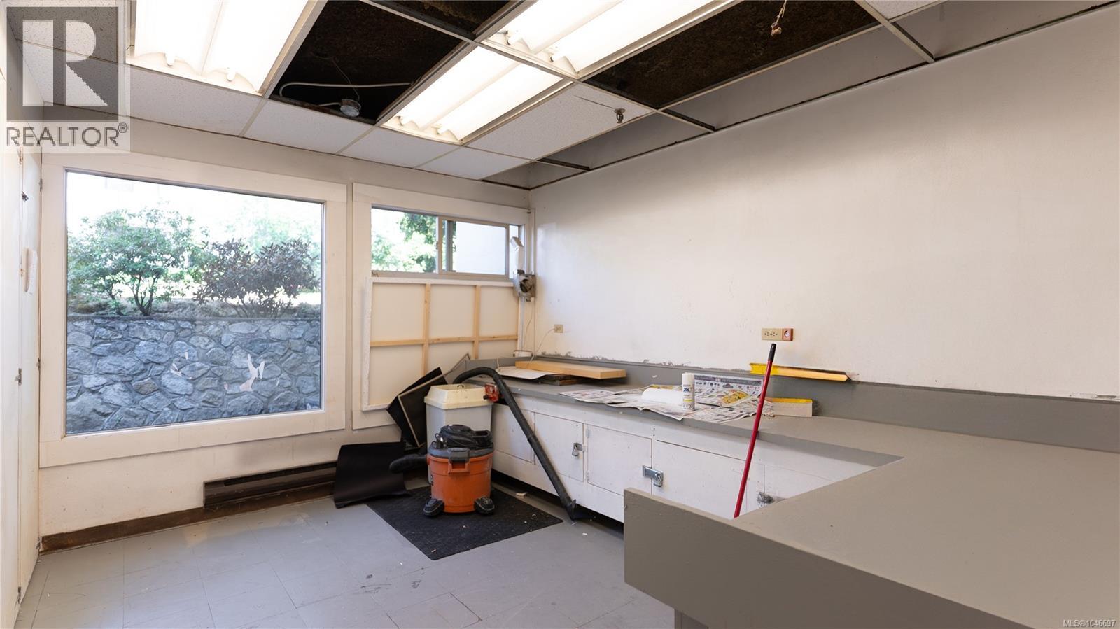 207 1419 Stadacona Ave Property Photo 41