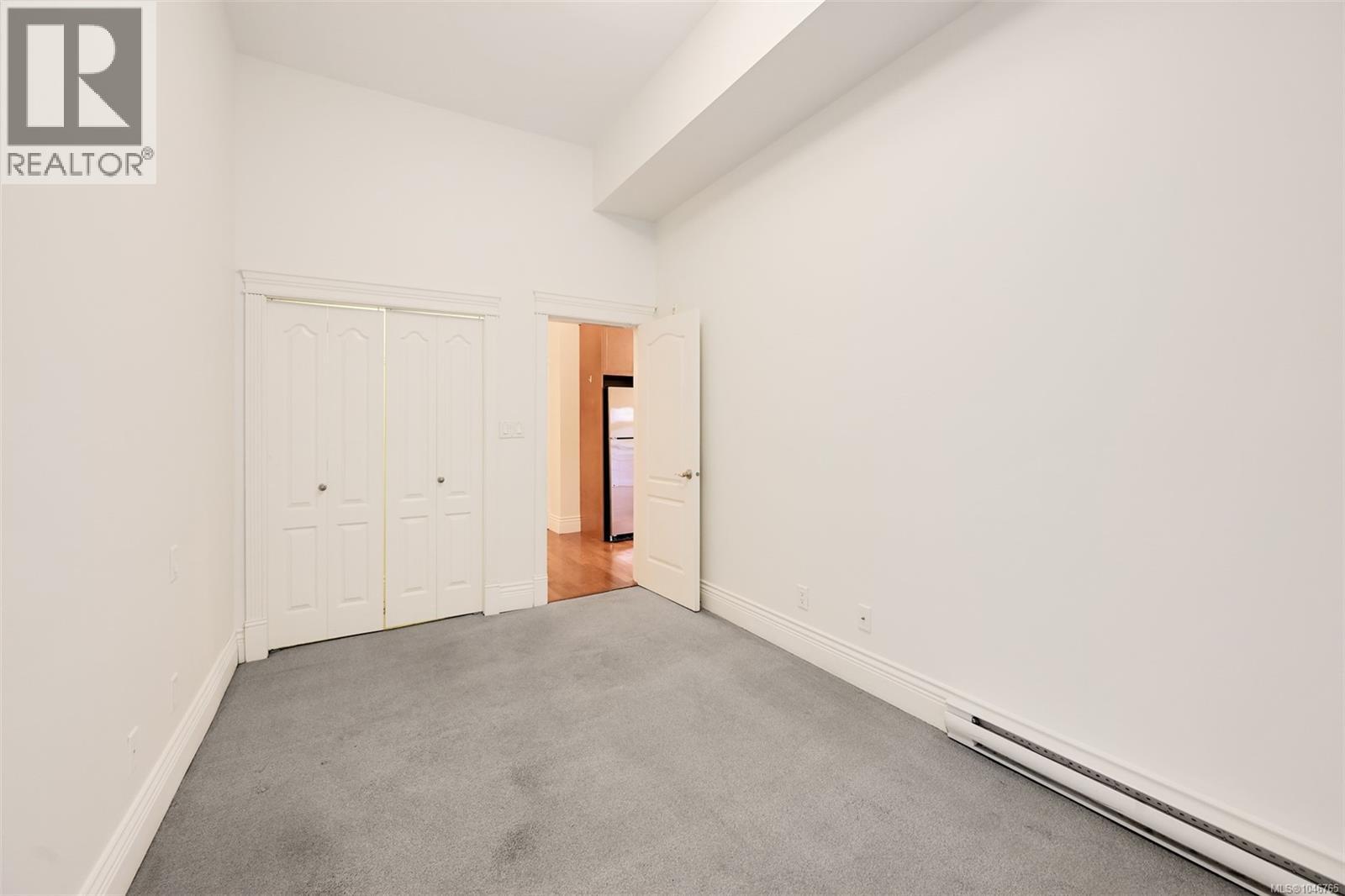 203 1602 Quadra St Property Photo 17
