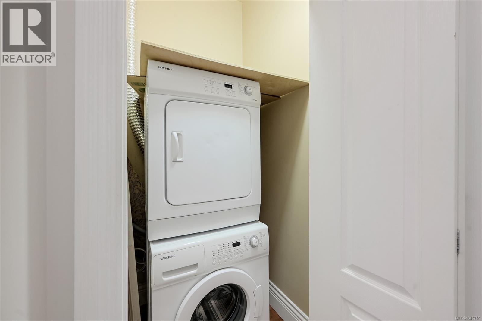 203 1602 Quadra St Property Photo 25