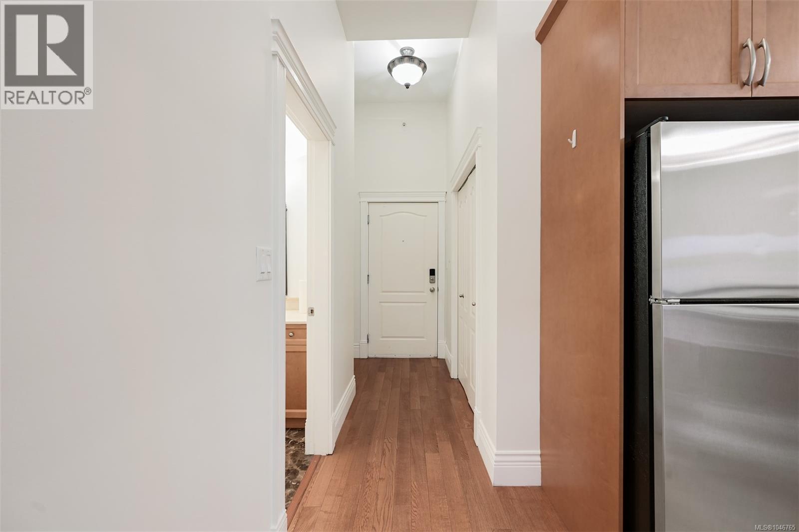 203 1602 Quadra St Property Photo 26