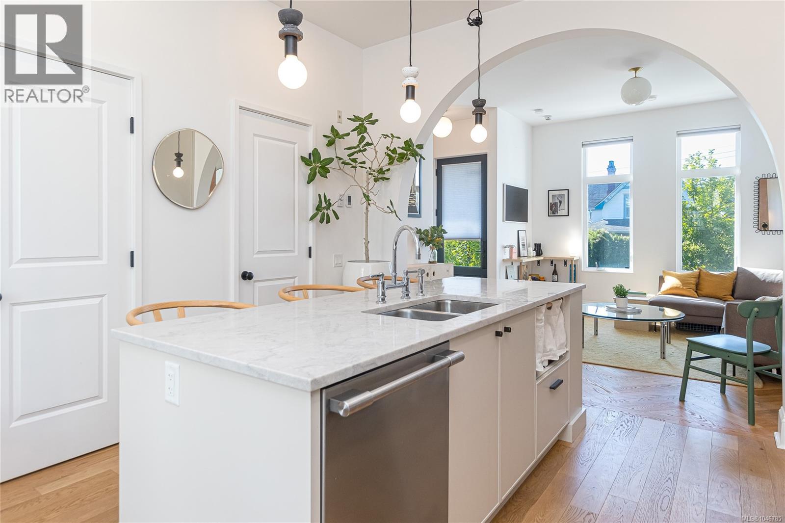 21 230 Wilson St Property Photo 11