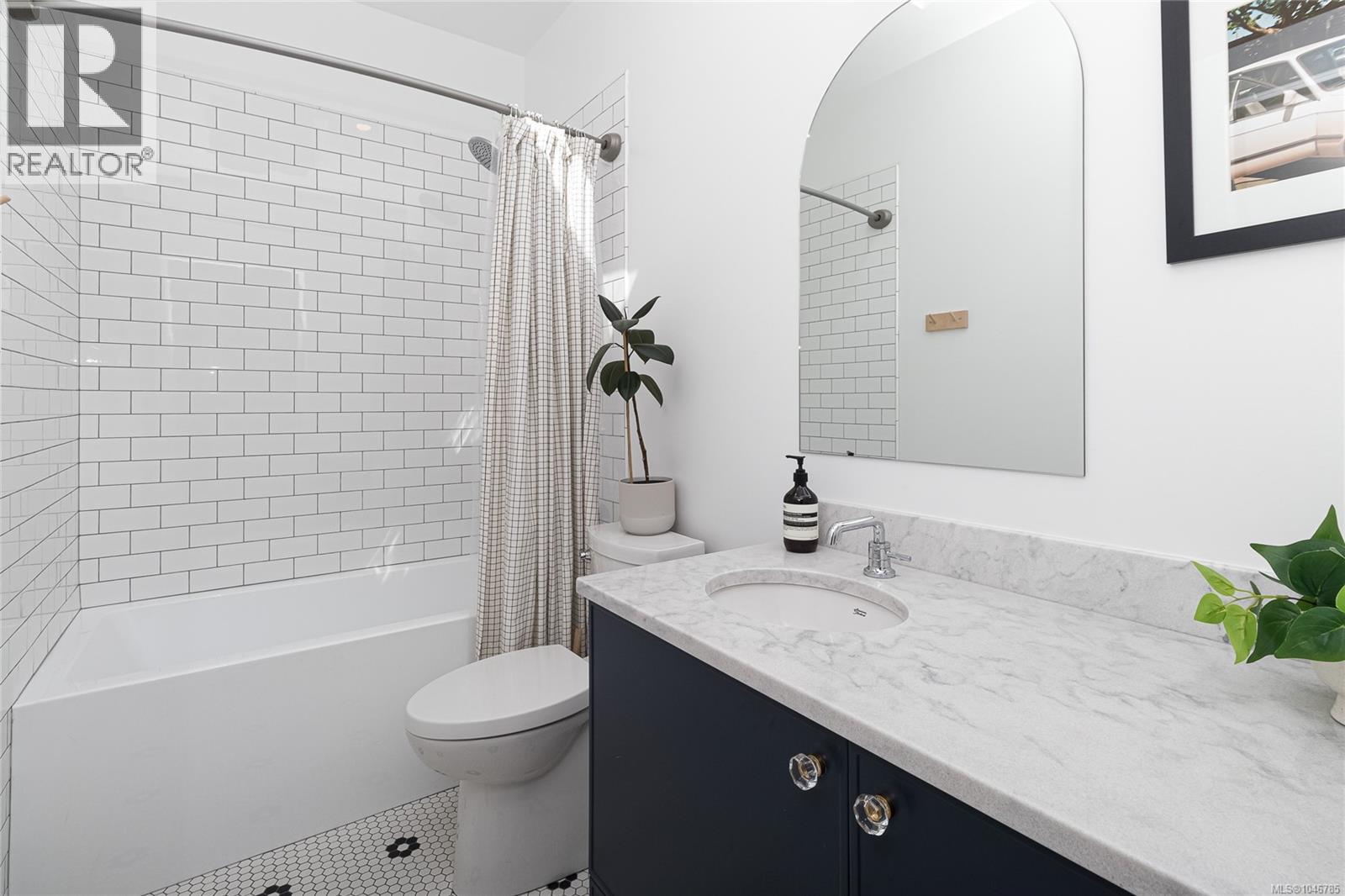 21 230 Wilson St Property Photo 23