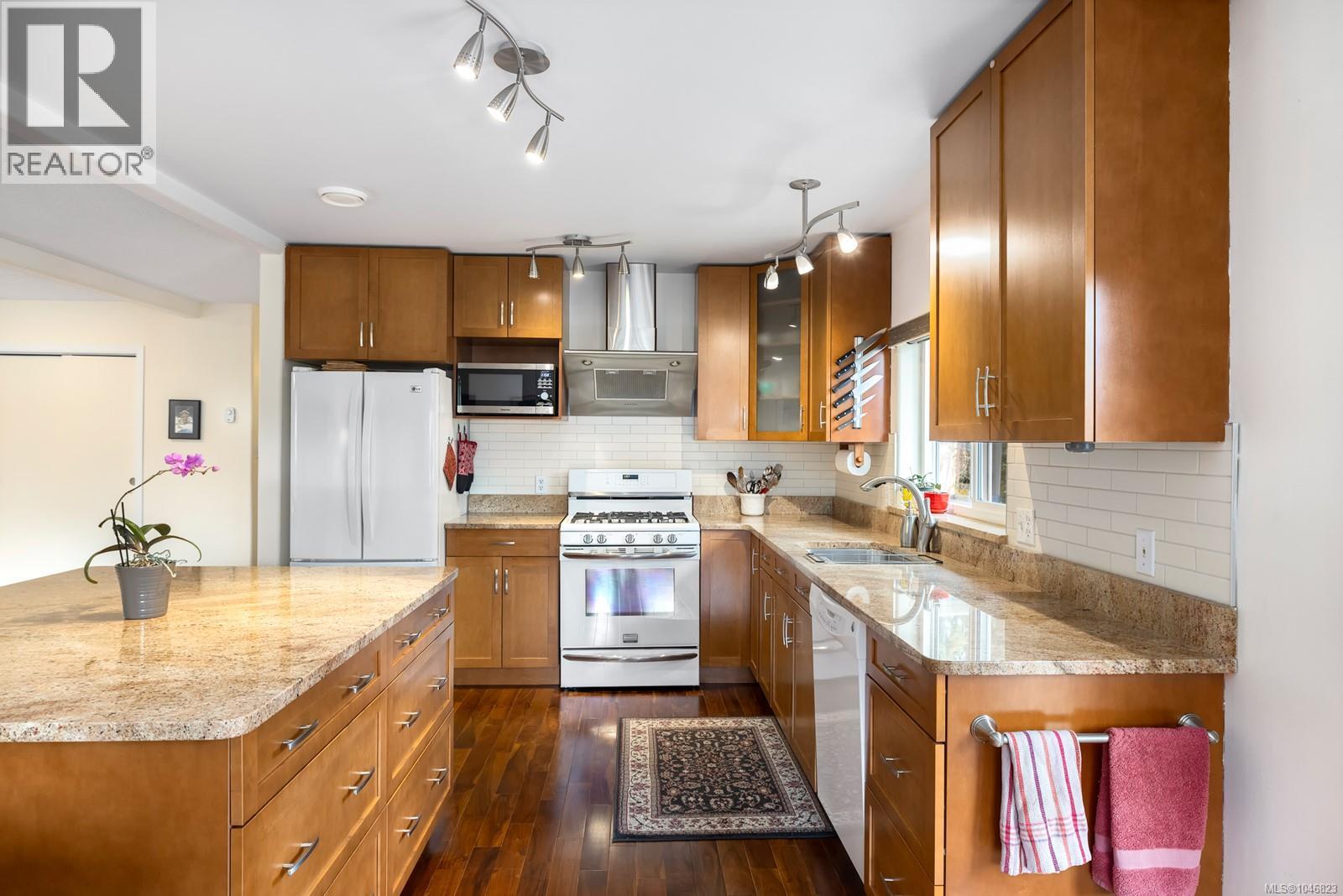 5 3285 Ash Rd Property Photo 4