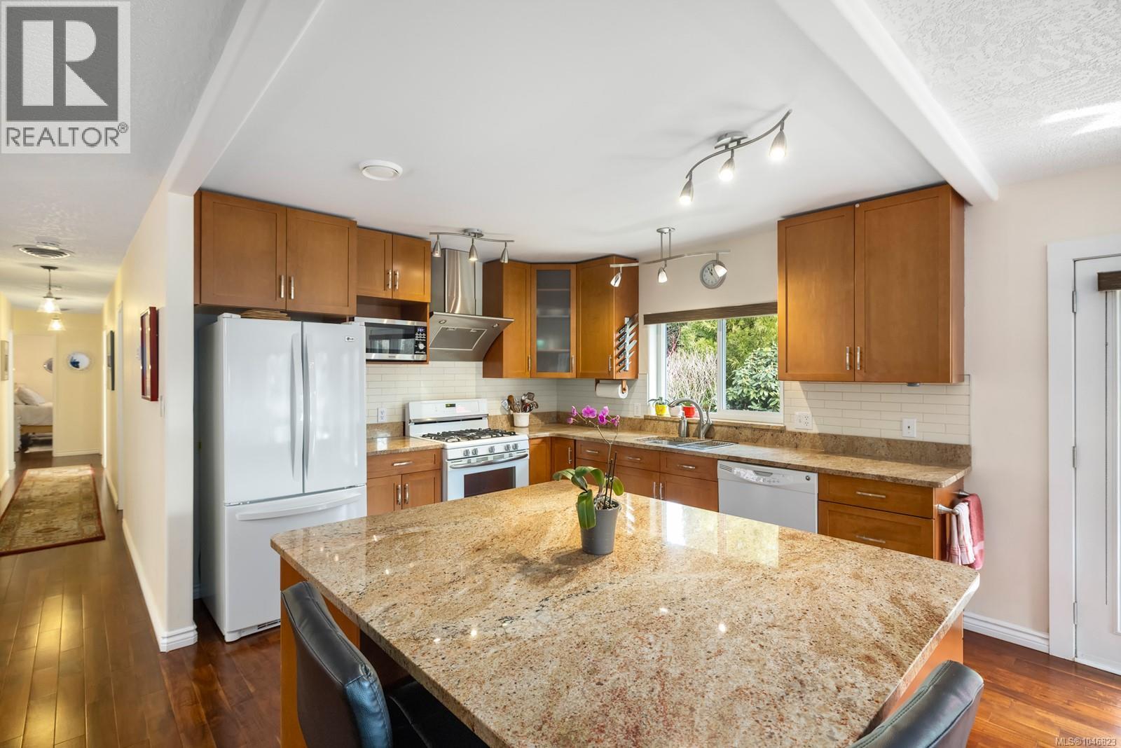 5 3285 Ash Rd Property Photo 5