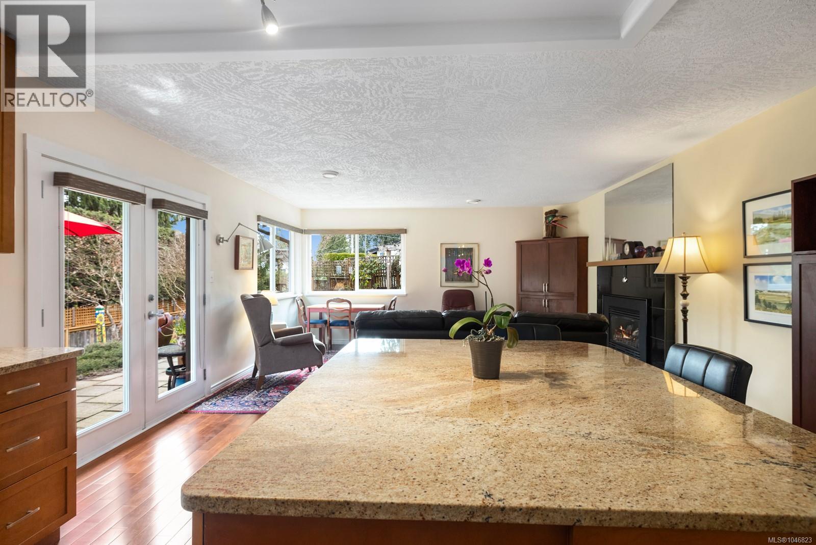 5 3285 Ash Rd Property Photo 6