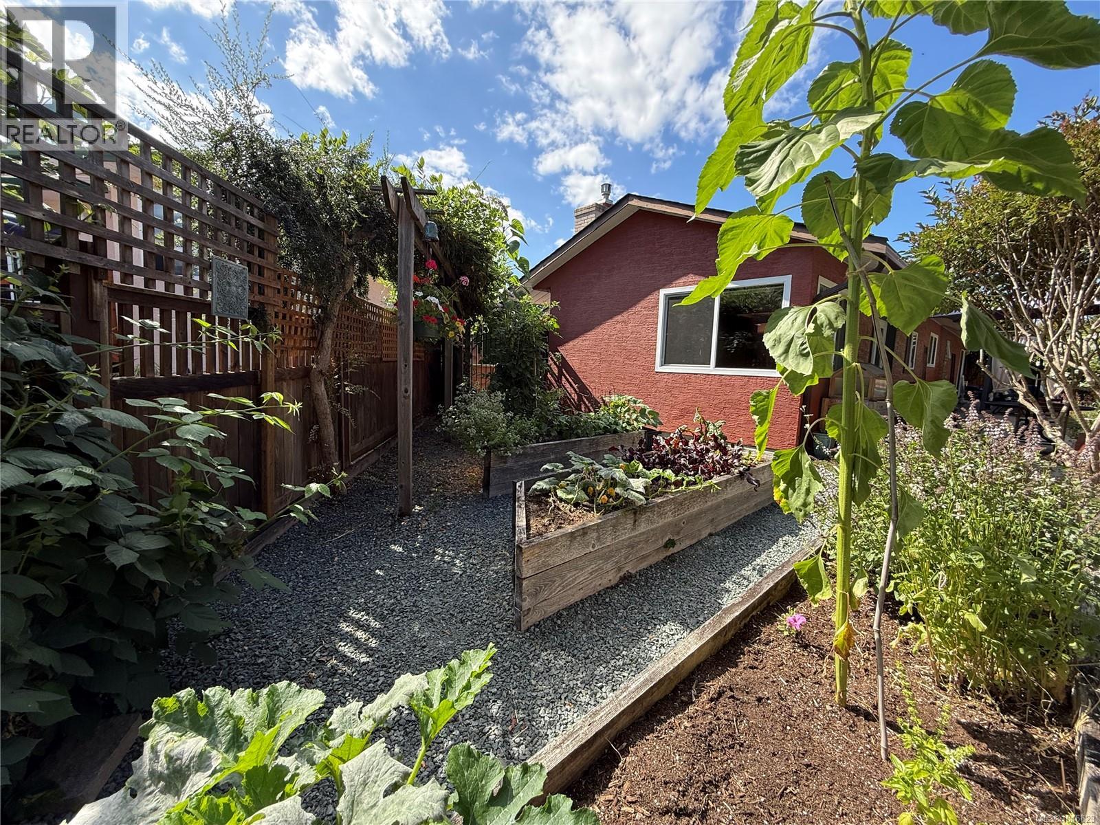 5 3285 Ash Rd Property Photo 47