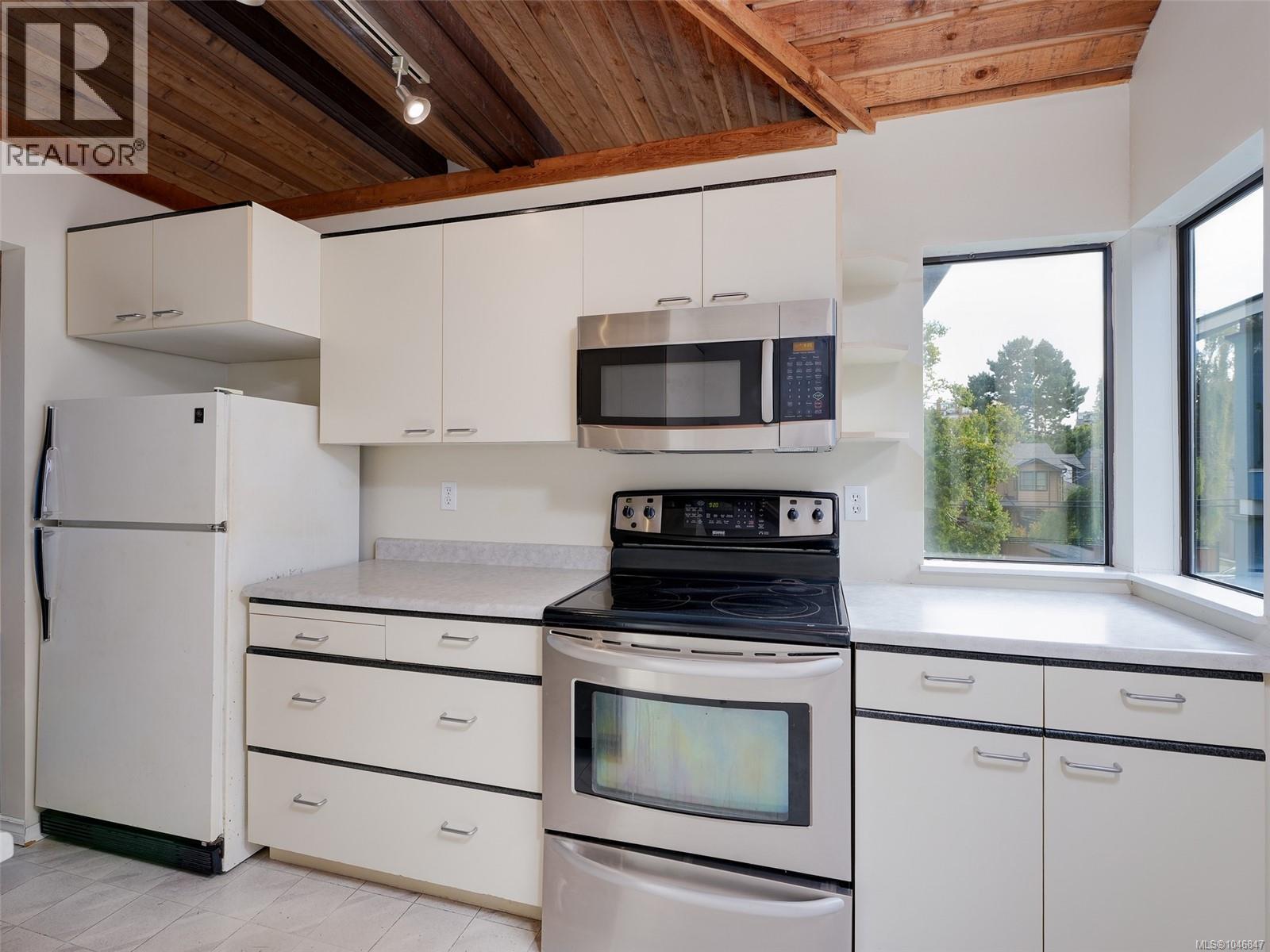 111 Michigan St Property Photo 10