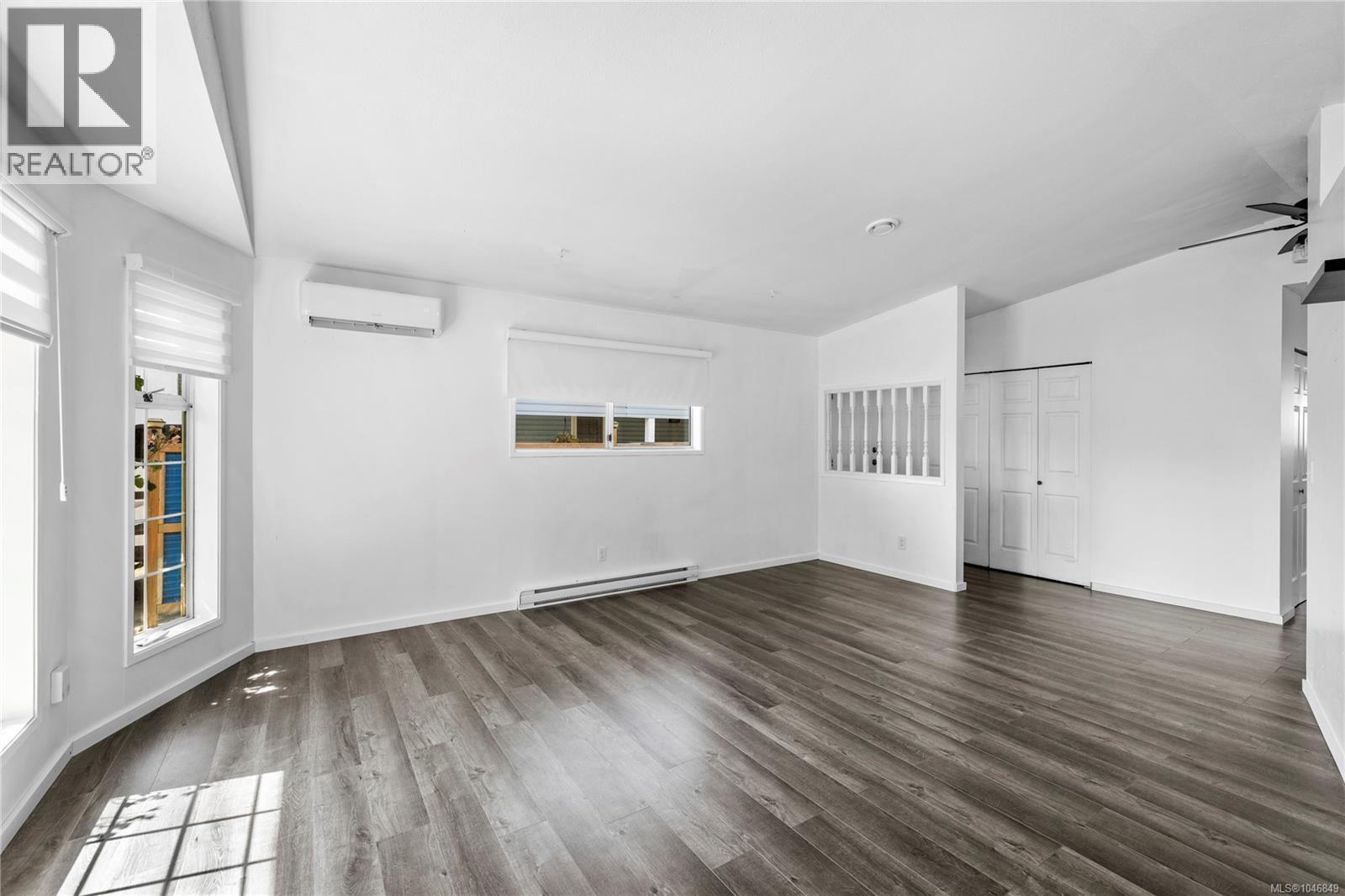 2454 5th St E Property Photo 3