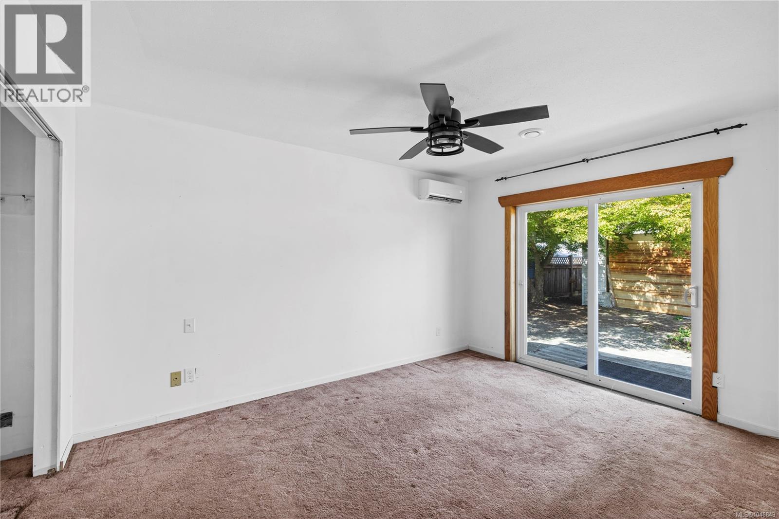 2454 5th St E Property Photo 6