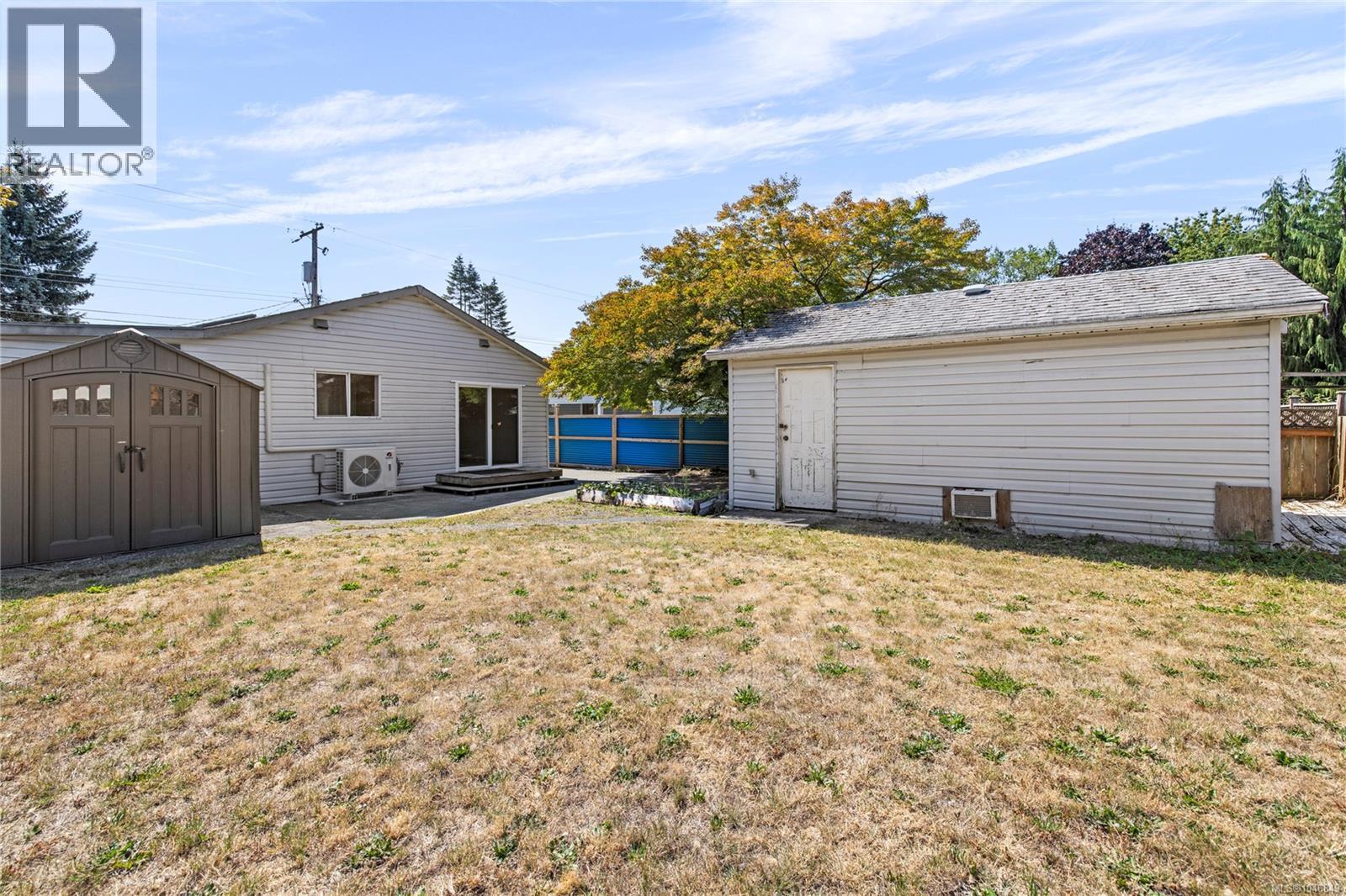 2454 5th St E Property Photo 8