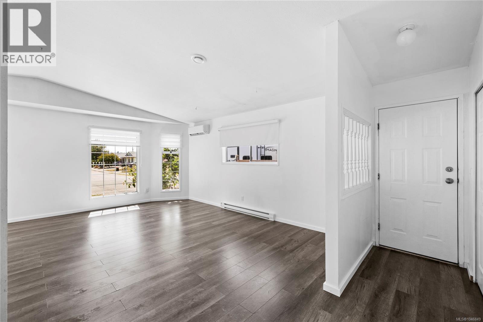 2454 5th St E Property Photo 10