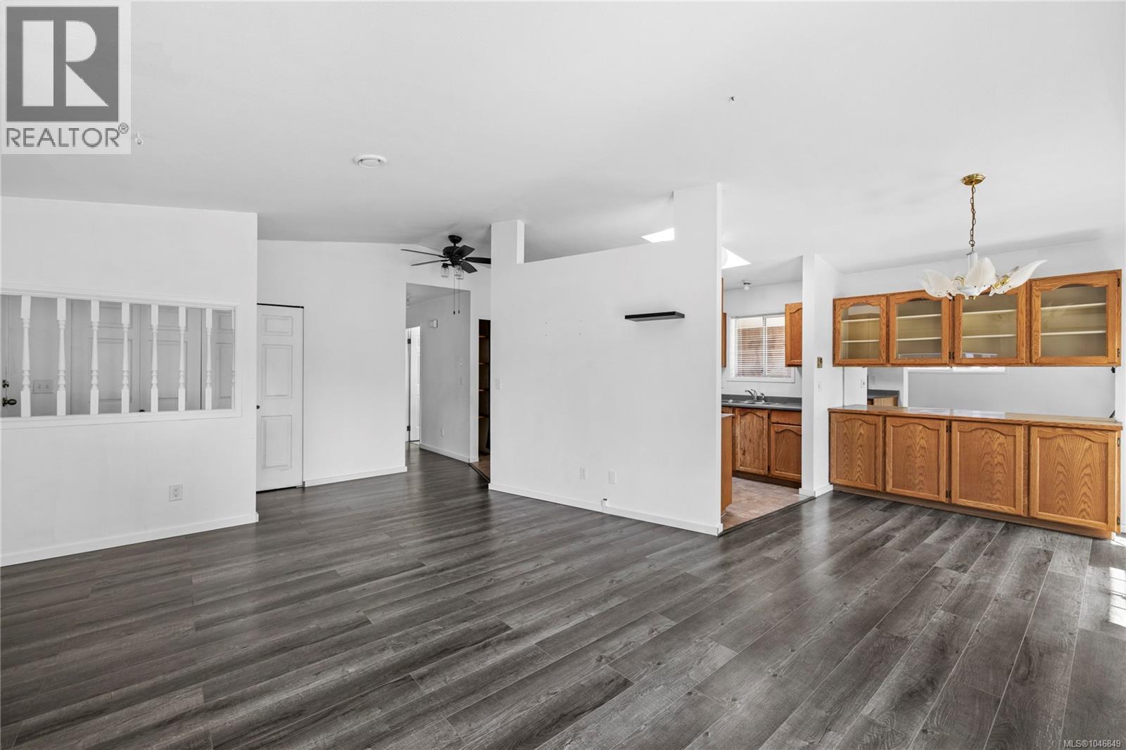 2454 5th St E Property Photo 11