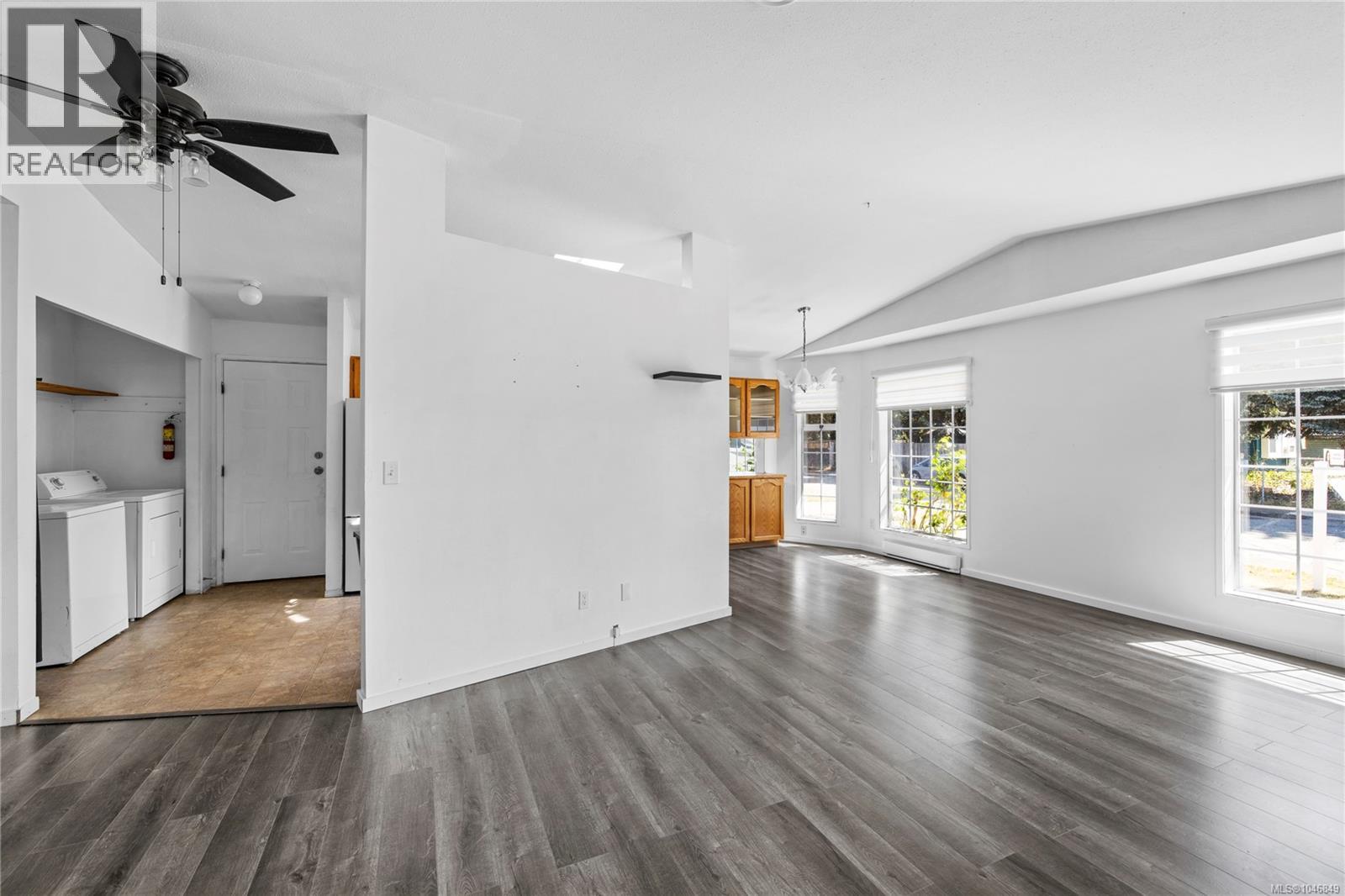 2454 5th St E Property Photo 12
