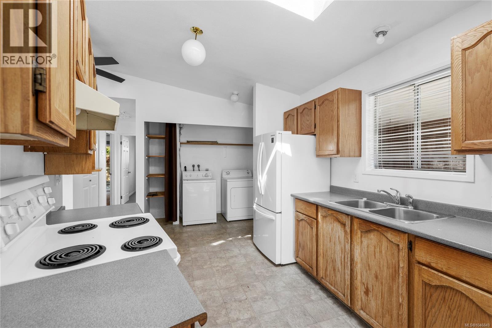2454 5th St E Property Photo 18