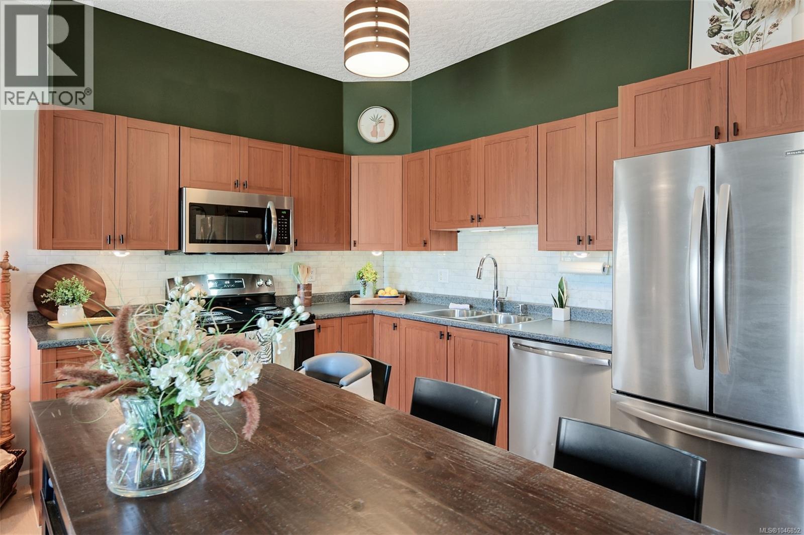 303 383 Wale Rd Property Photo 1
