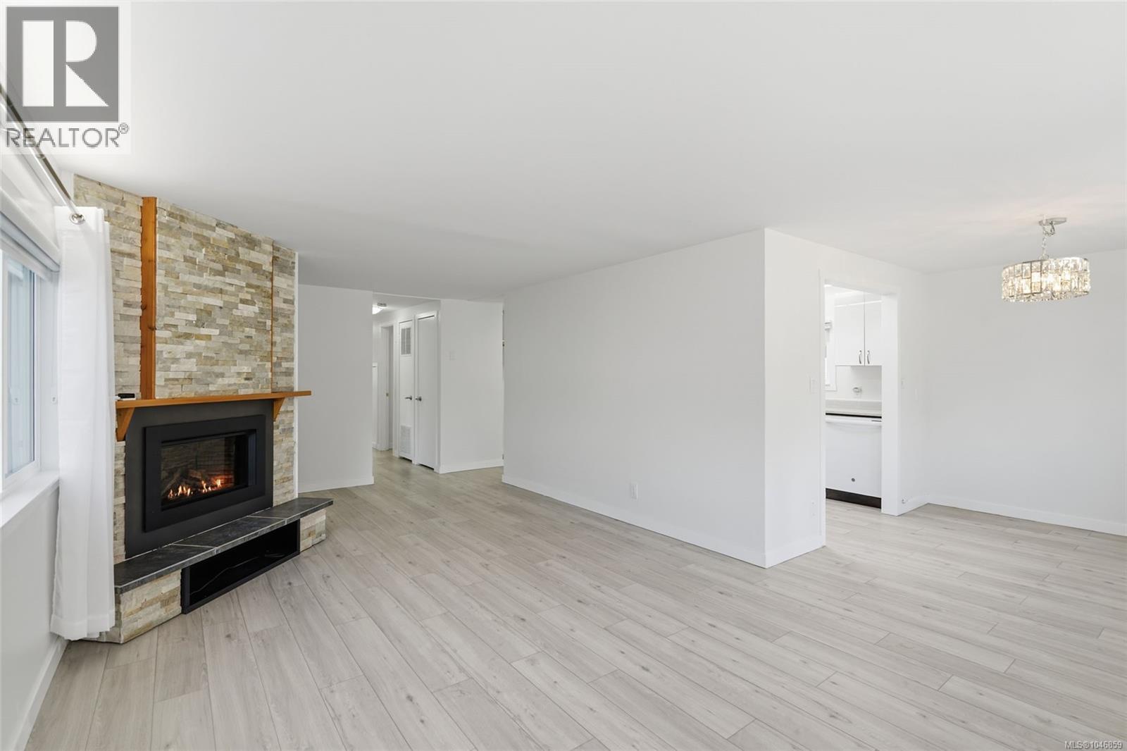 4 6325 Metral Dr Property Photo 15