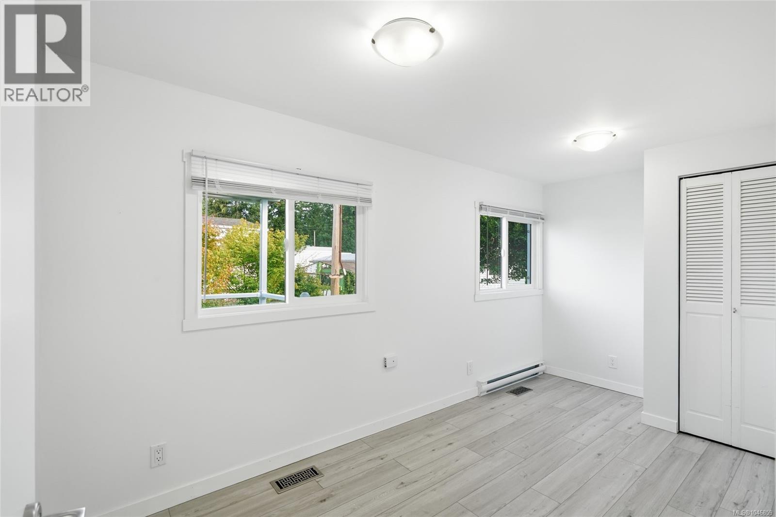 4 6325 Metral Dr Property Photo 24