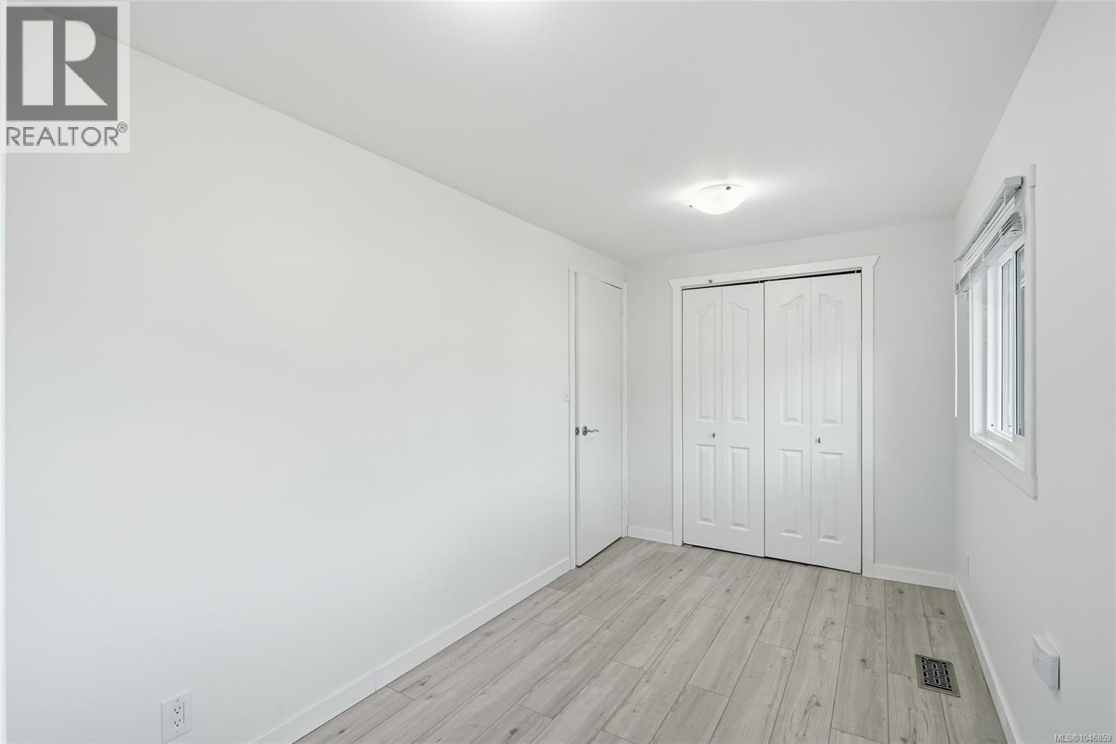 4 6325 Metral Dr Property Photo 25