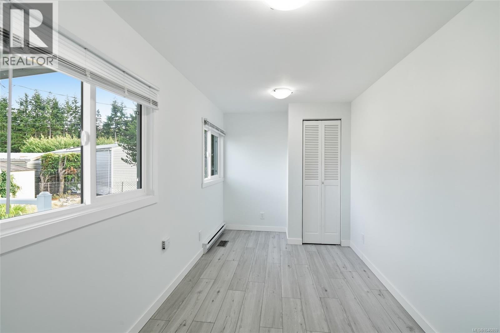 4 6325 Metral Dr Property Photo 26