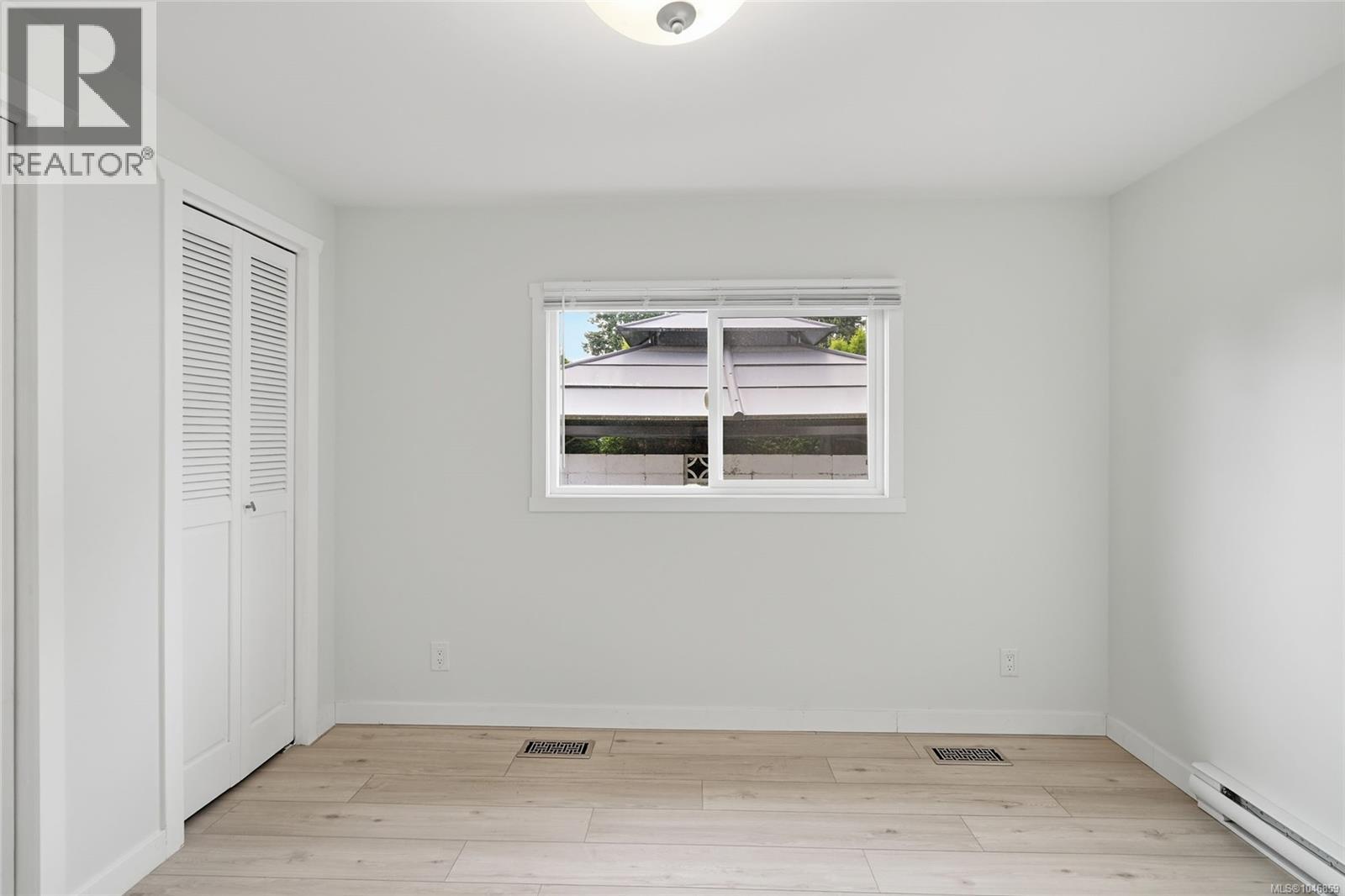 4 6325 Metral Dr Property Photo 33