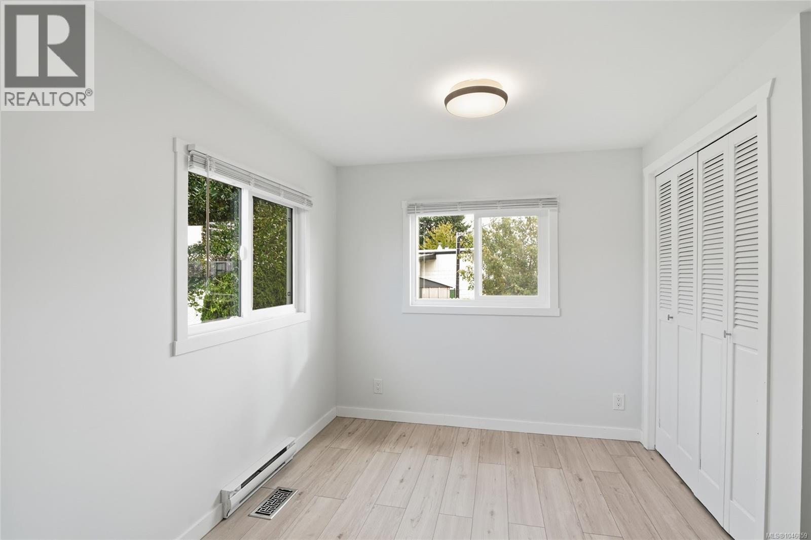 4 6325 Metral Dr Property Photo 35