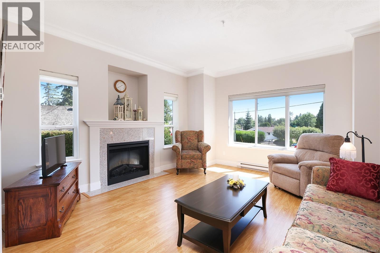 16 1646 Balmoral Ave Property Photo 3