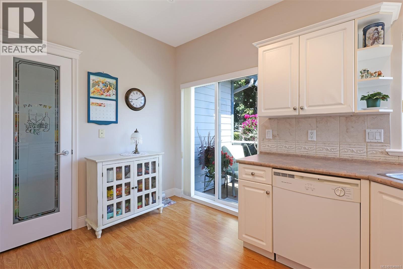 16 1646 Balmoral Ave Property Photo 9