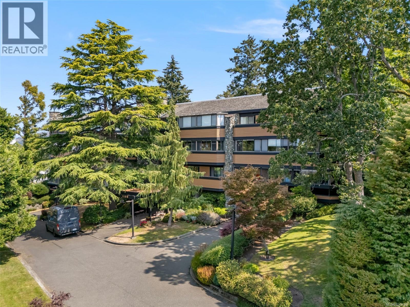 104 1106 Glenora Pl