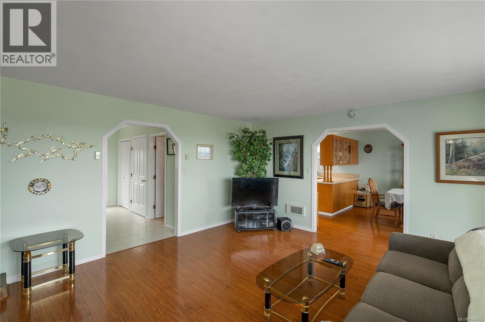 641 Alder St S Property Photo 11